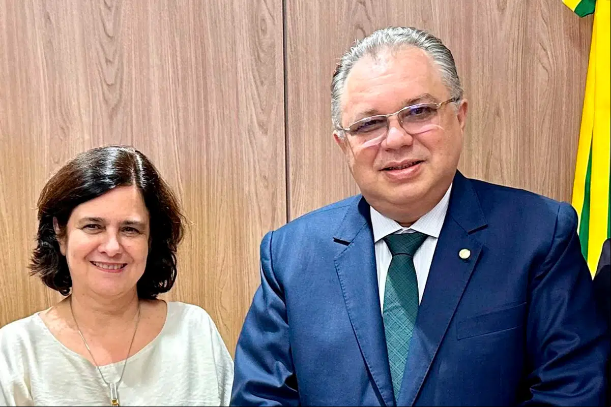 Florentino Neto garantiu R$ 1,5 milhão em recursos para a implantação de mais 10 leitos de UTI para o Hospital Universitário de Teresina.