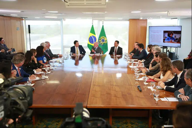 Objetivo é promover educação a distância de qualidade, como ferramenta estratégica de ampliação e o à educação superior no Brasil.
